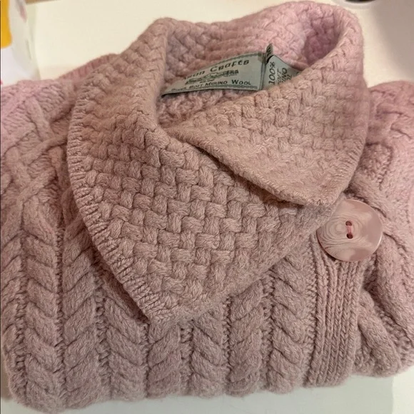 Aran Crafts soft merino wool one-button cable knit cardigan Pink Sz M Beautiful! - Picture 6 of 6